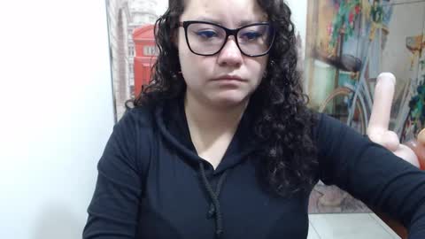 Vannesa online show from October 27, 2025, 6:56 pm