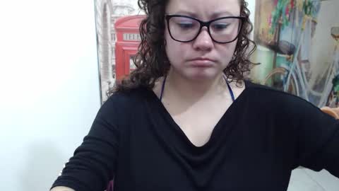 Vannesa online show from November 24, 2025, 6:29 pm