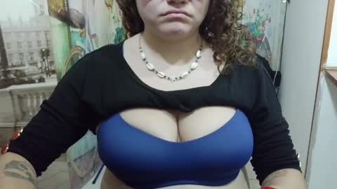 Snapshot of curly_greeneyed chatting on May 20, 2026, 4:40 am Vannesa online show from May 20, 2026, 4:40 am