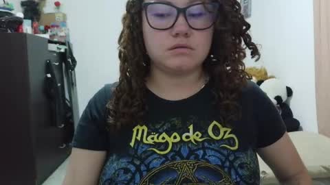 Snapshot of curly_greeneyed chatting on May 22, 2026, 1:24 am Vannesa online show from May 22, 2026, 1:24 am