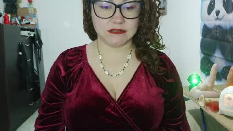 Snapshot of curly_greeneyed chatting on May 23, 2026, 3:23 am Vannesa online show from May 23, 2026, 3:23 am