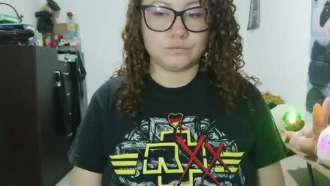 Snapshot of curly_greeneyed chatting on May 26, 2026, 3:02 am Vannesa online show from May 26, 2026, 3:02 am