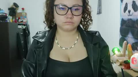 Snapshot of curly_greeneyed chatting on May 30, 2026, 1:03 am Vannesa online show from May 30, 2026, 1:03 am