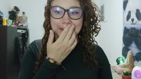 Snapshot of curly_greeneyed chatting on June 5, 2026, 2:51 am Vannesa online show from June 5, 2026, 2:51 am
