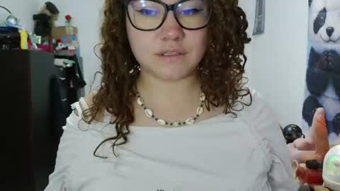 Snapshot of curly_greeneyed chatting on June 12, 2026, 1:04 am Vannesa online show from June 12, 2026, 1:04 am