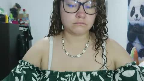 Snapshot of curly_greeneyed chatting on June 24, 2026, 12:20 am Vannesa online show from June 24, 2026, 12:20 am