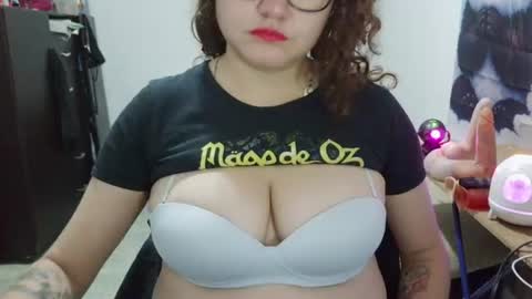 Snapshot of curly_greeneyed chatting on July 10, 2026, 2:38 am Vannesa online show from July 10, 2026, 2:38 am