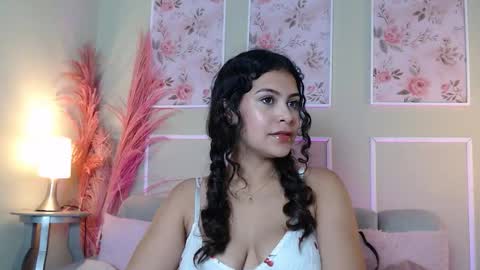 Snapshot of curlydani chatting on October 17, 2025, 12:08 pm DANI online show from October 17, 2025, 12:08 pm