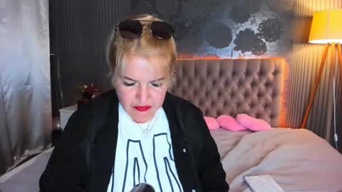 CurlyDreams online show from September 13, 2025, 5:57 pm