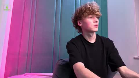 Snapshot of curlytwinkboy chatting on September 19, 2025, 8:42 pm KEVIN online show from September 19, 2025, 8:42 pm