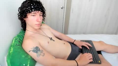 Snapshot of curlyytwink chatting on May 15, 2026, 2:57 pm Noah online show from May 15, 2026, 2:57 pm