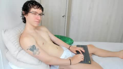 Snapshot of curlyytwink chatting on June 9, 2026, 4:40 pm Noah online show from June 9, 2026, 4:40 pm