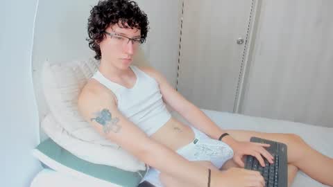 Snapshot of curlyytwink chatting on July 27, 2026, 4:14 pm Noah online show from July 27, 2026, 4:14 pm