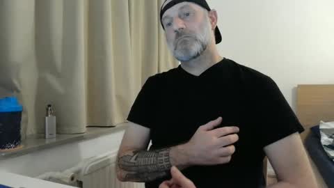 Snapshot of curman85 chatting on December 22, 2024, 12:07 am Curman85 online show from December 22, 2024, 12:07 am