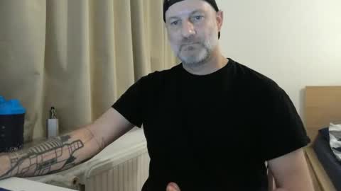 Snapshot of curman85 chatting on December 22, 2024, 11:09 pm Curman85 online show from December 22, 2024, 11:09 pm