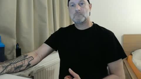 Snapshot of curman85 chatting on January 25, 2025, 12:17 am Curman85 online show from January 25, 2025, 12:17 am