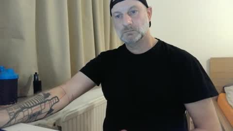 Snapshot of curman85 chatting on January 27, 2025, 11:00 pm Curman85 online show from January 27, 2025, 11:00 pm