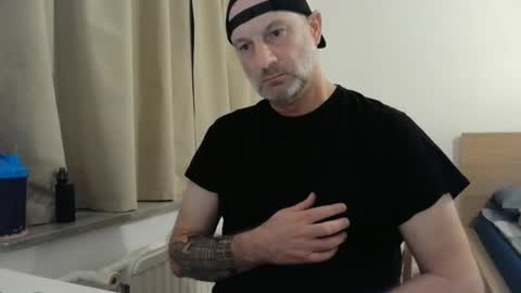 Snapshot of curman85 chatting on February 10, 2025, 11:23 pm Curman85 online show from February 10, 2025, 11:23 pm