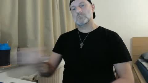 Snapshot of curman85 chatting on February 13, 2025, 12:02 am Curman85 online show from February 13, 2025, 12:02 am