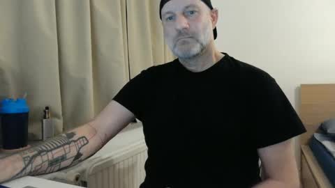 Snapshot of curman85 chatting on February 13, 2025, 11:37 pm Curman85 online show from February 13, 2025, 11:37 pm