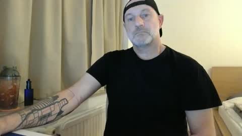 Snapshot of curman85 chatting on October 18, 2025, 10:32 pm Curman85 online show from October 18, 2025, 10:32 pm