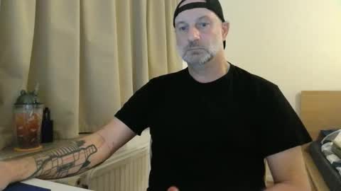 Snapshot of curman85 chatting on October 25, 2025, 10:48 pm Curman85 online show from October 25, 2025, 10:48 pm