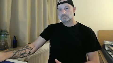 Snapshot of curman85 chatting on November 2, 2025, 12:02 am Curman85 online show from November 2, 2025, 12:02 am