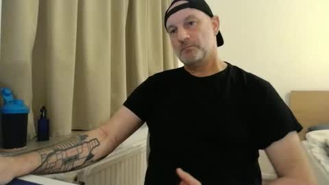 Snapshot of curman85 chatting on November 9, 2025, 12:09 am Curman85 online show from November 9, 2025, 12:09 am