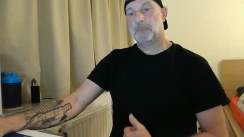 Snapshot of curman85 chatting on December 1, 2025, 10:59 pm Curman85 online show from December 1, 2025, 10:59 pm