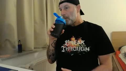 Snapshot of curman85 chatting on December 14, 2025, 11:53 pm Curman85 online show from December 14, 2025, 11:53 pm