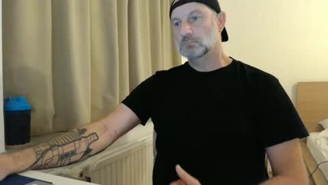 Snapshot of curman85 chatting on December 20, 2025, 12:07 am Curman85 online show from December 20, 2025, 12:07 am