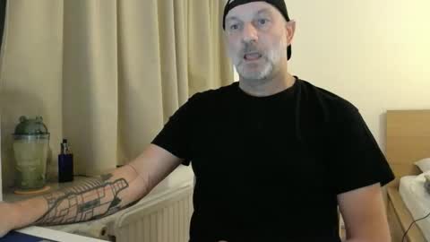 Snapshot of curman85 chatting on December 21, 2025, 11:12 pm Curman85 online show from December 21, 2025, 11:12 pm