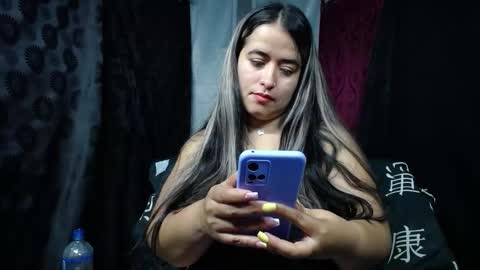 Snapshot of curvy_emma0 chatting on October 23, 2025, 11:35 pm Emma online show from October 23, 2025, 11:35 pm