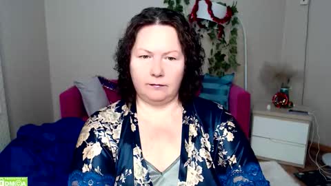 Snapshot of curvy_girlz chatting on December 18, 2025, 3:40 pm curvy_girlz online show from December 18, 2025, 3:40 pm