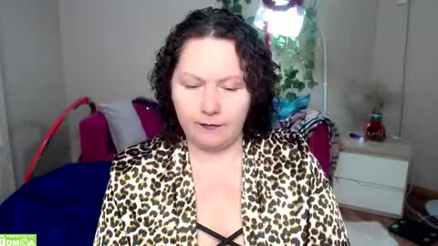 Snapshot of curvy_girlz chatting on December 20, 2025, 4:36 pm curvy_girlz online show from December 20, 2025, 4:36 pm