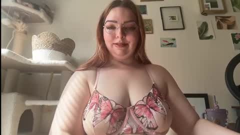 Snapshot of curvycate127 chatting on April 3, 2026, 8:29 pm Cate online show from April 3, 2026, 8:29 pm