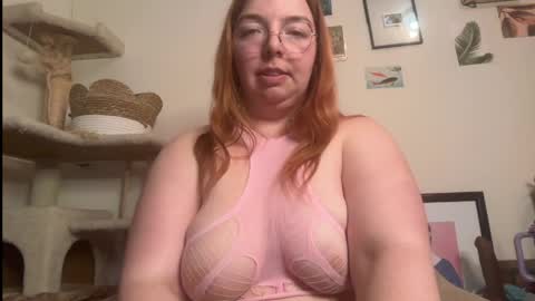 Snapshot of curvycate127 chatting on April 11, 2026, 7:35 am Cate online show from April 11, 2026, 7:35 am