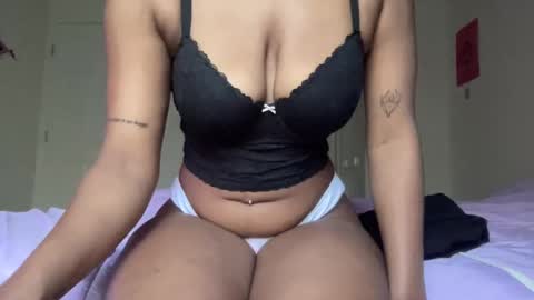 Curvycutie18 online show from January 9, 2025, 4:06 pm