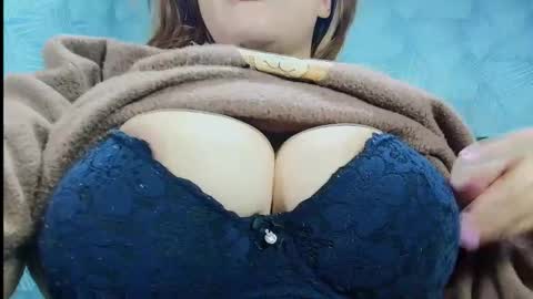Snapshot of curvyjulieth chatting on May 4, 2026, 11:34 pm Julieth online show from May 4, 2026, 11:34 pm