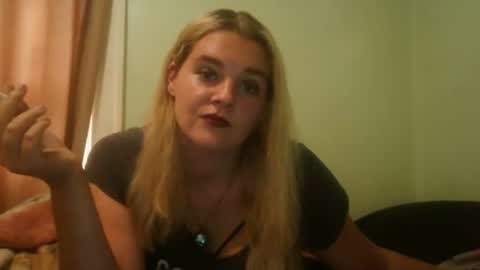 curvymom2025 online show from October 18, 2025, 8:42 pm