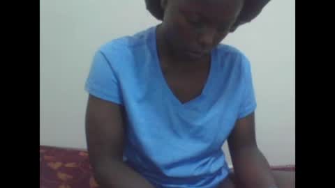 curvynubian online show from November 17, 2025, 3:07 pm