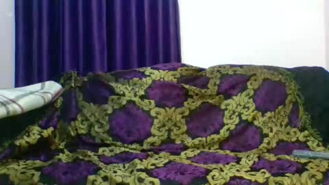 Zozo online show from November 28, 2025, 11:07 pm