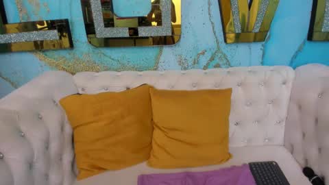 Snapshot of cute__emma chatting on January 11, 2025, 5:07 pm online show from January 11, 2025, 5:07 pm