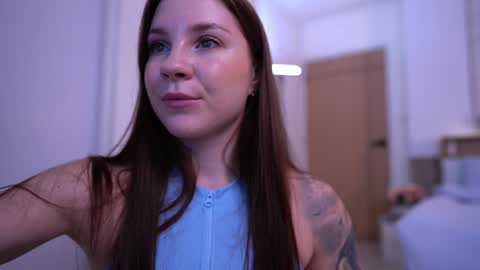 Snapshot of cute__foxy chatting on October 1, 2025, 12:27 am Foxy online show from October 1, 2025, 12:27 am