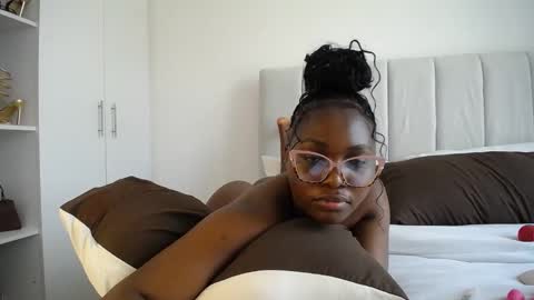 Liya online show from March 8, 2025, 11:48 am