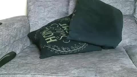 V EE online show from December 28, 2024, 3:26 pm