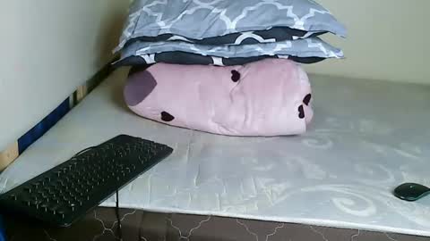 V EE online show from January 9, 2025, 7:52 am