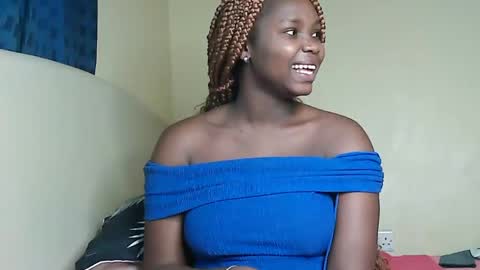 V EE online show from January 29, 2025, 12:13 pm