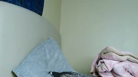 V EE online show from February 7, 2025, 2:15 pm