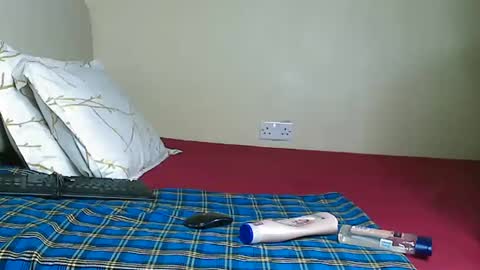 V EE online show from February 11, 2025, 9:09 am